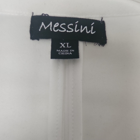 Elegant White and Silver Blazer with Luxurious Details - Picture 2 of 2